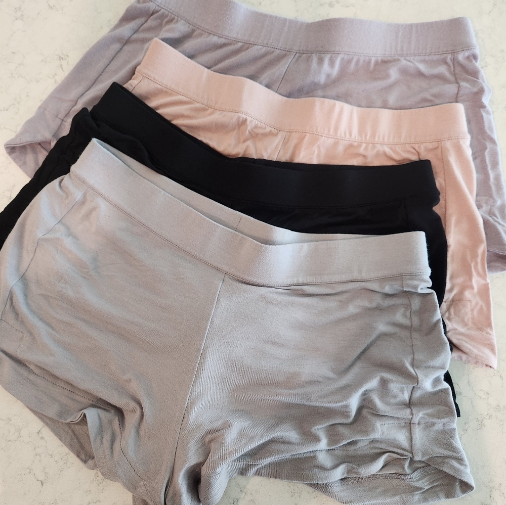 Black and Gray Seamless Pajama Set with Stretchy Waistbands